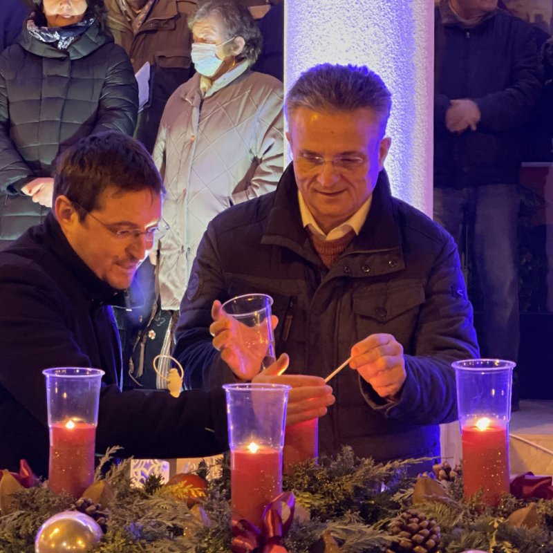 Fellobbant a szeretet lángja 52